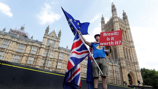 英國首相內閣再度蒙受損失 高官在投票前突然辭職