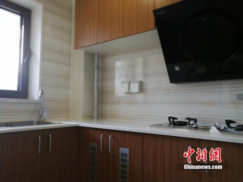 圖為郭公莊家園(北區)40平米左右公租房的廚房。<a target='_blank' href='http://www.chinanews.com/' >中新網</a>記者 邱宇 攝