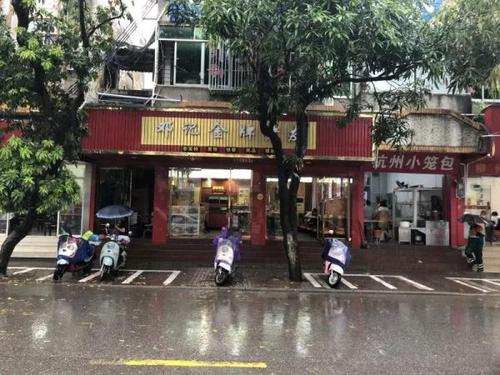 母親眾籌25萬救女被曝有幾套房產 其女爆粗懟網友