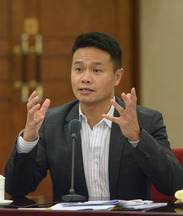 打出吸引人才、增強教育互動的組合拳