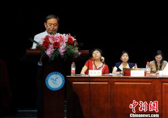 李照國教授在發(fā)言。　申海 攝
