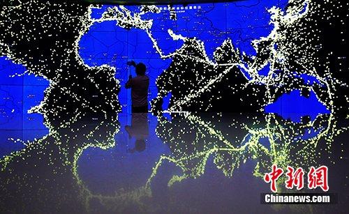 全球船舶實時坐標位置顯示圖奪人眼球。<a target='_blank' href='http://www.chinanews.com/'>中新社</a>記者 湯彥俊 攝