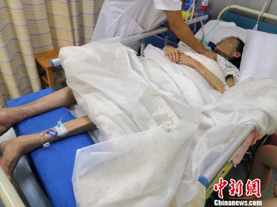 躺在病床上的沈女士體重不足60斤?！￡愯?攝