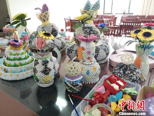 精神科康復區內的患者作品展示?！堨蠚g 攝