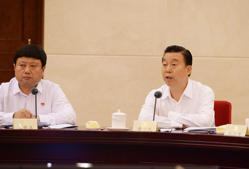 常信民委員發(fā)言。