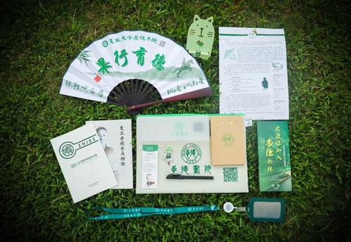 開學第一天這些高校低調發福利 網友：別人的大學
