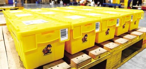 江蘇南京蘇寧云倉物流基地的“共享快遞盒”。 新華社記者 李 博攝