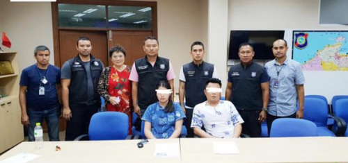 中國籍黑導Li Wen Yong(33歲)，以及一名泰籍女導游帕拉萍(27歲)被警方逮捕。