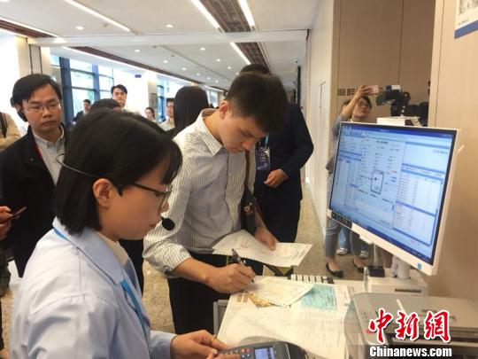 市民使用一次性費(fèi)用結(jié)算。　朱音 攝