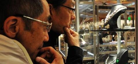 藝術行業本身的體系就比較多元，所以規范藝術行業是規范藝術品市場的前提。