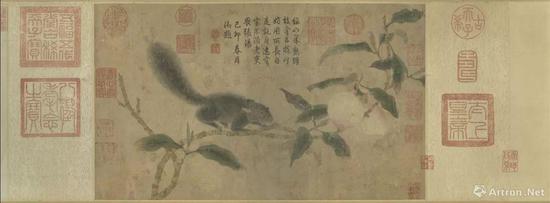 元代錢選《桃枝松鼠》紙本設色 卷26.3x44.3公分，現藏于臺北故宮博物院
