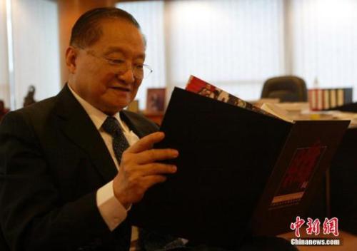 資料圖：2007年6月28日，金庸先生在香港接受中新社記者專訪。中新社記者 任海霞 攝