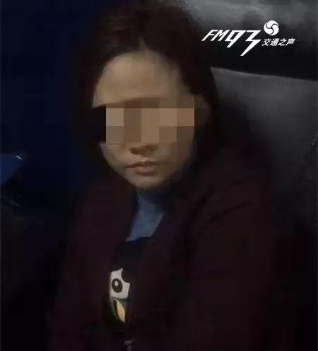 女子家中藏17個打火機走路扭捏作態 一查有問題