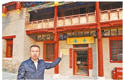 楊旭亮在其認領的凹里村關帝廟內(nèi)。