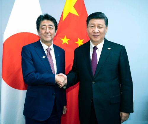 ——會見日本首相安倍晉三，指出雙方要建設(shè)性地把握好中日關(guān)系發(fā)展方向，在中日四個政治文件原則基礎(chǔ)上，共同開辟兩國關(guān)系新前景。