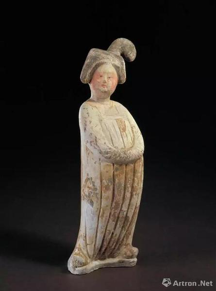 唐代墮馬髻女立俑，故宮博物院藏