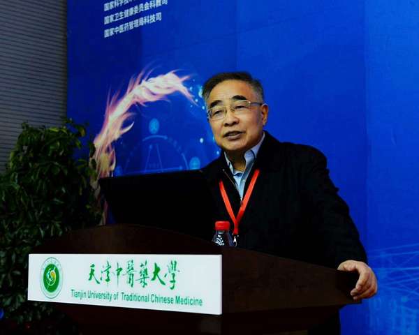 中國工程院院士、天津中醫(yī)藥大學(xué)校長、新藥創(chuàng)制國家科技重大專項(xiàng)技術(shù)副總師張伯禮在第二屆未來中醫(yī)藥論壇上作開幕發(fā)言。他在接受本報(bào)記者專訪時(shí)滿懷信心地表示：“中醫(yī)藥國際化已為時(shí)不遠(yuǎn)！”