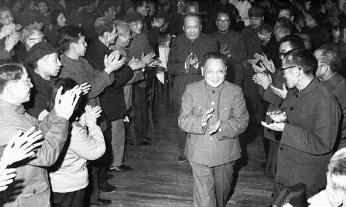 鄧小平創(chuàng)造性地提出一系列關(guān)于人民政協(xié)的重要思想和觀點(diǎn)，形成鄧小平關(guān)于人民政協(xié)的理論。這些理論成為鄧小平理論的重要組成部分，對(duì)人民政協(xié)的恢復(fù)和發(fā)展發(fā)揮了指導(dǎo)作用。