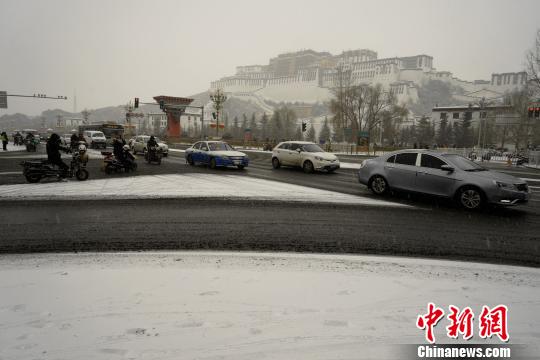 西藏氣象部門發(fā)布暴雪及道路結(jié)冰預(yù)警拉薩機場大面積延誤