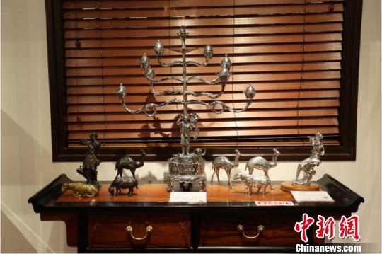以色列藝術大師創(chuàng)作的銀器。 供圖