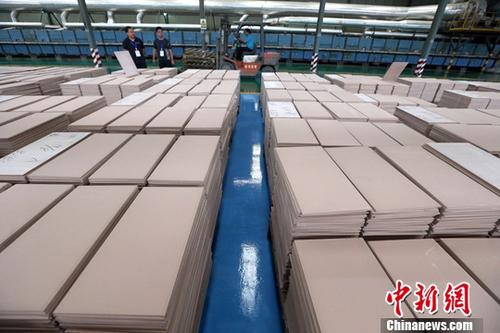 資料圖：企業工作人員進行生產作業。<a target='_blank' href='http://www.chinanews.com/'>中新社</a>記者 張云 攝