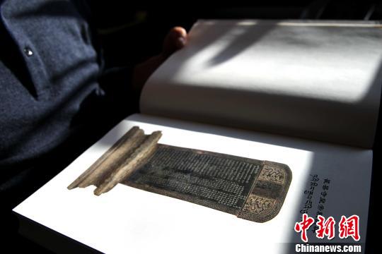 圖為“小故宮”青海瞿曇寺內的皇帝敕諭碑。　張添福 攝