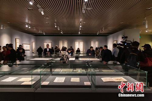 資料圖：“高山仰止—張伯駒潘素伉儷藝術文獻展”現場。展方供圖
