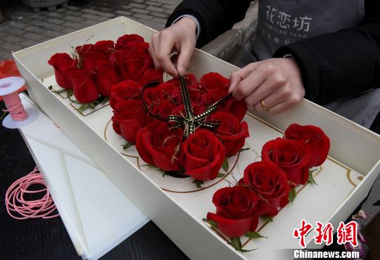情人節(jié)催熱“浪漫經(jīng)濟(jì)”鮮花市場(chǎng)提前備貨