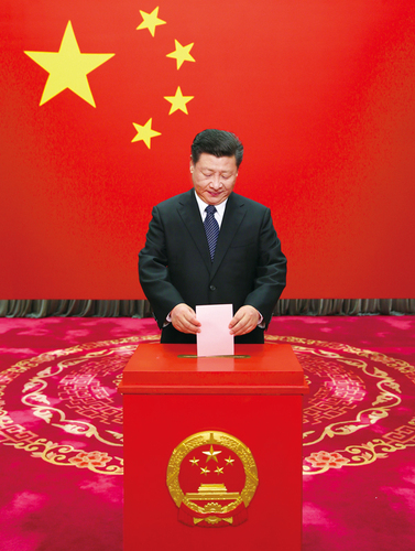 2016年11月15日，中共中央總書記、國家主席、中央軍委主席習近平在北京市西城區中南海選區懷仁堂投票站參加區人大代表選舉投票。 新華社記者 蘭紅光 攝