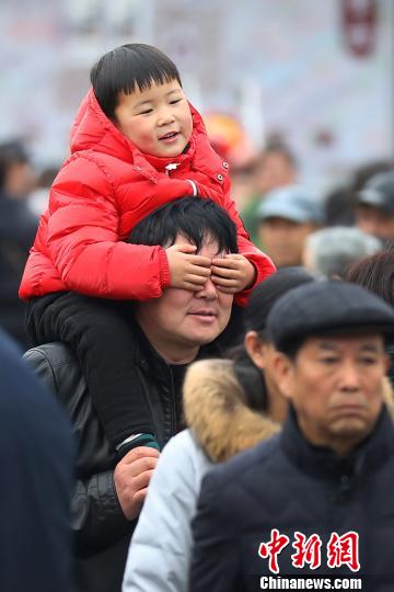 元宵節臨近南京夫子廟迎客流高峰
