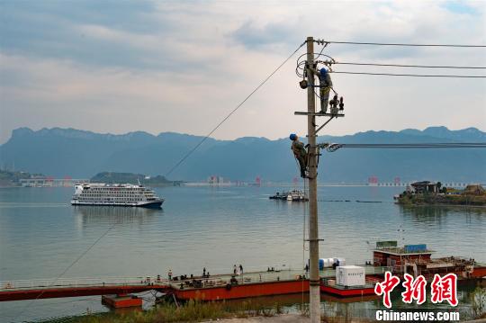三峽旅游母港岸電系統(tǒng)投入試運行(資料圖) 雷勇 攝
