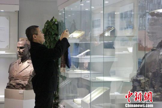 圖為民眾參觀中國教師博物館。　趙曉 攝