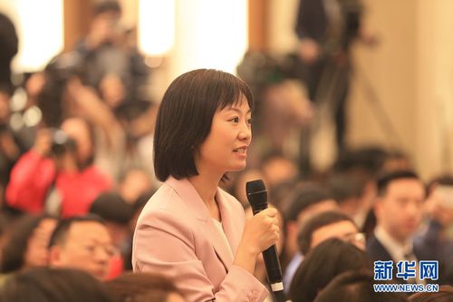 圖為中央廣播電視總臺央視記者提問。新華網(wǎng)中國政府網(wǎng) 陳杰 攝