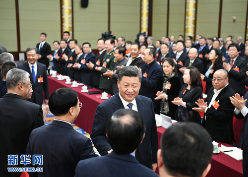 3月4日下午，中共中央總書記、國家主席、中央軍委主席習近平看望參加全國政協十三屆二次會議的文化藝術界、社會科學界委員，并參加聯組會，聽取意見和建議。中共中央政治局常委、全國政協主席汪洋參加看望和討論。新華社記者 謝環馳 攝2