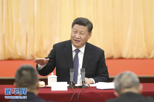 3月4日下午，中共中央總書記、國家主席、中央軍委主席習近平看望參加全國政協十三屆二次會議的文化藝術界、社會科學界委員，并參加聯組會，聽取意見和建議。中共中央政治局常委、全國政協主席汪洋參加看望和討論。新華社發（盛佳鵬 攝）