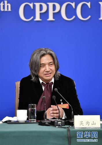 　　3月10日，全國政協十三屆二次會議新聞中心舉行記者會，邀請全國政協委員賴明、吳為山、潘建偉、霍啟剛、石紅談新時代政協履職。這是吳為山在回答記者提問。 新華社記者 李然 攝
