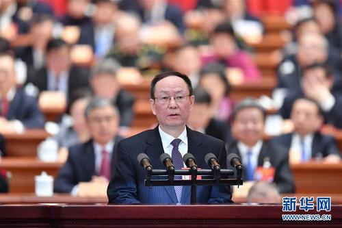 王一鳴委員作大會發言。 新華社記者 殷博古 攝
