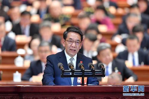 吳偉仁委員作大會發言。 新華社記者 殷博古 攝