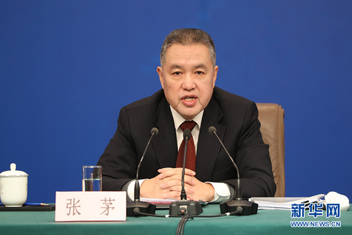 圖為張茅回答記者提問。新華網 中國政府網 陳杰 攝