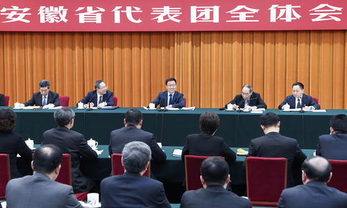 3月12日，中共中央政治局常委、國務(wù)院副總理韓正參加十三屆全國人大二次會議安徽代表團的審議。新華社記者 張領(lǐng) 攝