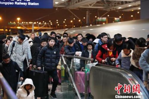 2019年清明小長假，全國鐵路預計發送旅客5260萬人次?！∫罅⑶?攝
