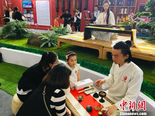世界大健康博覽會現場的武當文化節目展演 馬芙蓉 攝