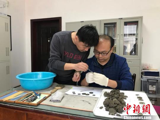 湖北十堰出土42.9公斤古錢(qián)幣專(zhuān)家稱(chēng)多是宋代銅錢(qián)