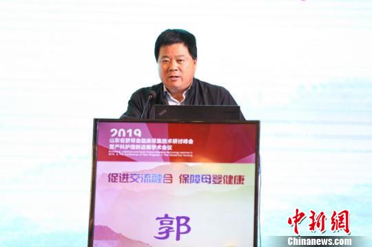 山東省護(hù)理學(xué)會(huì)秘書長(zhǎng)郭明興介紹相關(guān)情況。　孫婷婷 攝