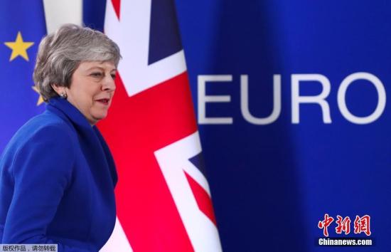 英國Politico網站曾評價道，脫歐就像黑洞，它吞噬能量、光線和物質。沒有其他新聞，沒有其他思考，除了脫歐什么都沒有，這會把每個人都逼瘋。