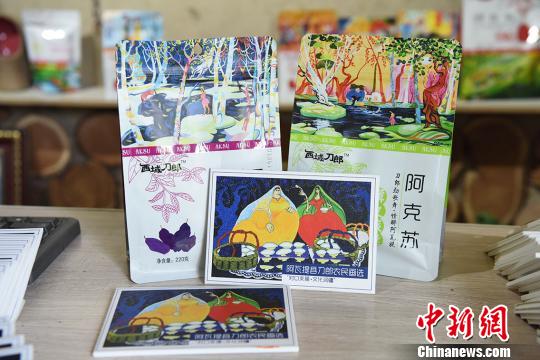 5月3日，阿瓦提縣刀郎農(nóng)民畫延伸的旅游產(chǎn)品。　勉征 攝