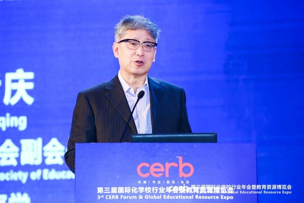中國教育學會副會長、國家督學尹后慶作主旨發言