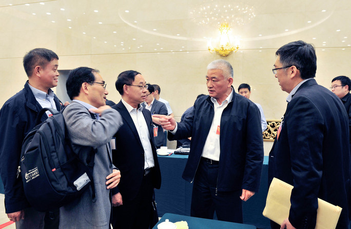 院士們與科技部部長王志剛現場交換意見