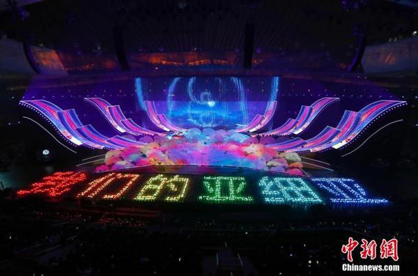 5月15日晚間，亞洲文明對話大會亞洲文化嘉年華活動在位于北京的國家體育場“鳥巢”舉行。圖為交響互動大合唱《我們的亞細亞》。中新社記者 侯宇 攝2