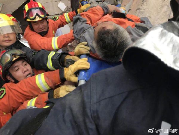上海建筑倒塌事故：救出11人 救援還在緊張進行中